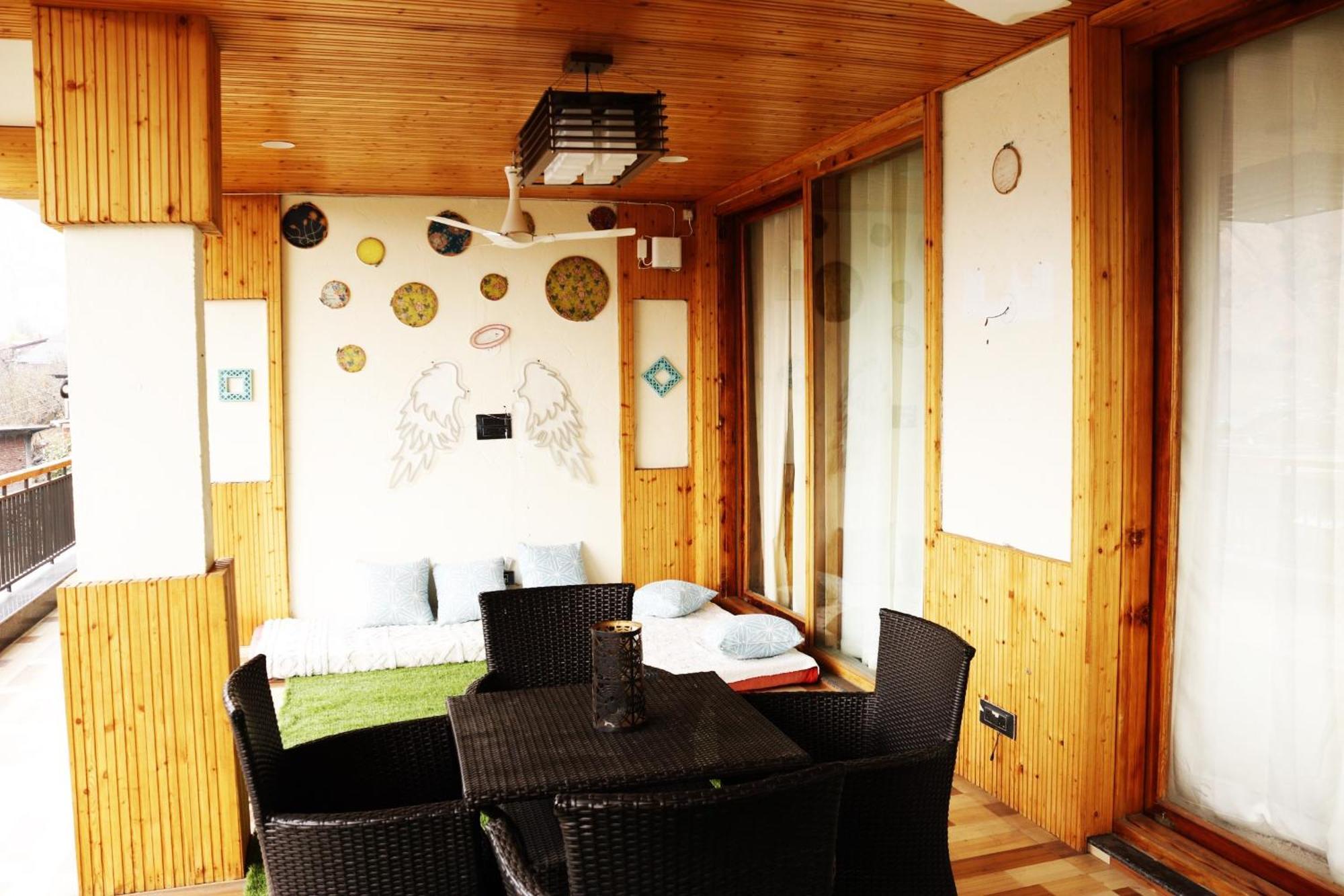 Majestic Cedar Apartment